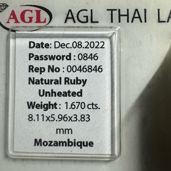 Very Rare 1.67 Carat Ruby, UNHEATED, Natural, Mozambique Ruby, AGL Certified - Picture 4 of 5
